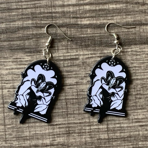 ๐๐ Baphomet Dangle Earrings - Picture 4 of 4